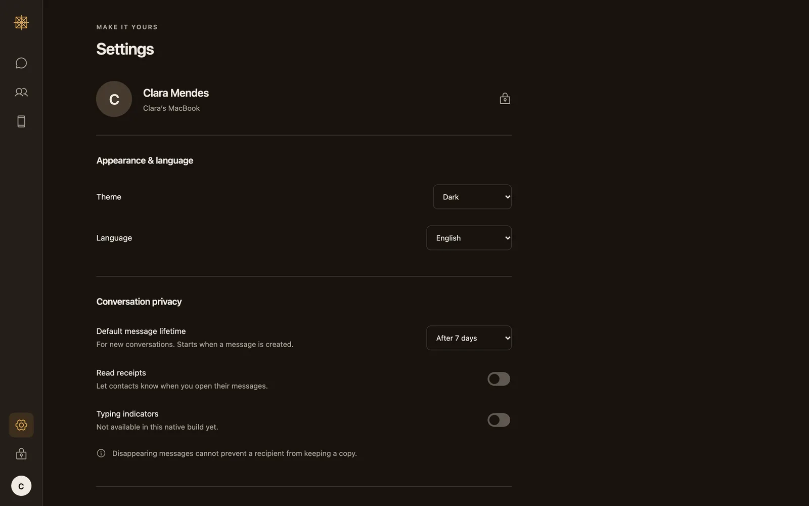 Configurações em tema escuro: perfil, tema e idioma e, em Conversation privacy, o prazo padrão de 7 dias, confirmação de leitura e indicador de digitação desligados, e um aviso de que mensagens temporárias não impedem quem recebe de guardar uma cópia.